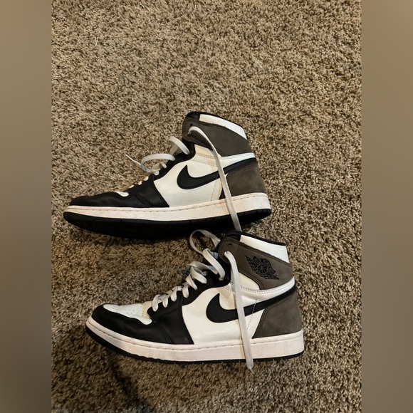 Men’s size 10.5 Jordan 1 high mocha